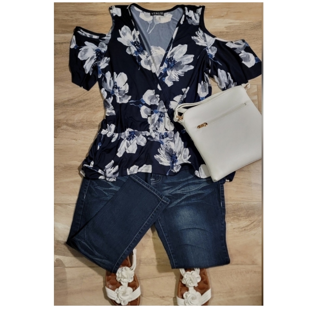 Venus Blue and White Floral Cold-Shoulder Top, Size L - Picture 9 of 10